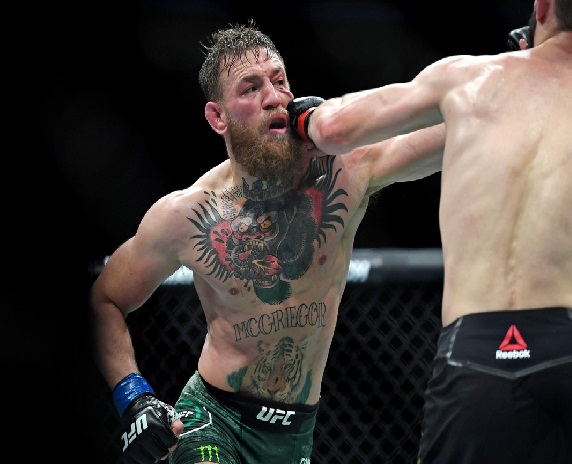 Nas redes sociais, Conor McGregor diz que vai voltar e pede revanche contra Khabib Nurmagomedov