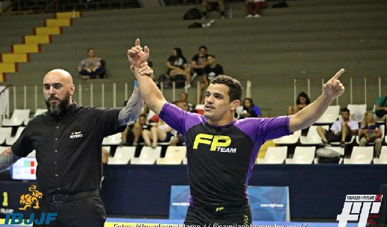 GMI: pupilo de Felipe Pregui�a fatura peso e absoluto no Brasileiro de Jiu-Jitsu sem kimono