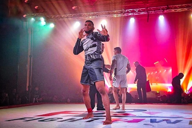 Herbert Burns vence superluta no Fight 2 Win